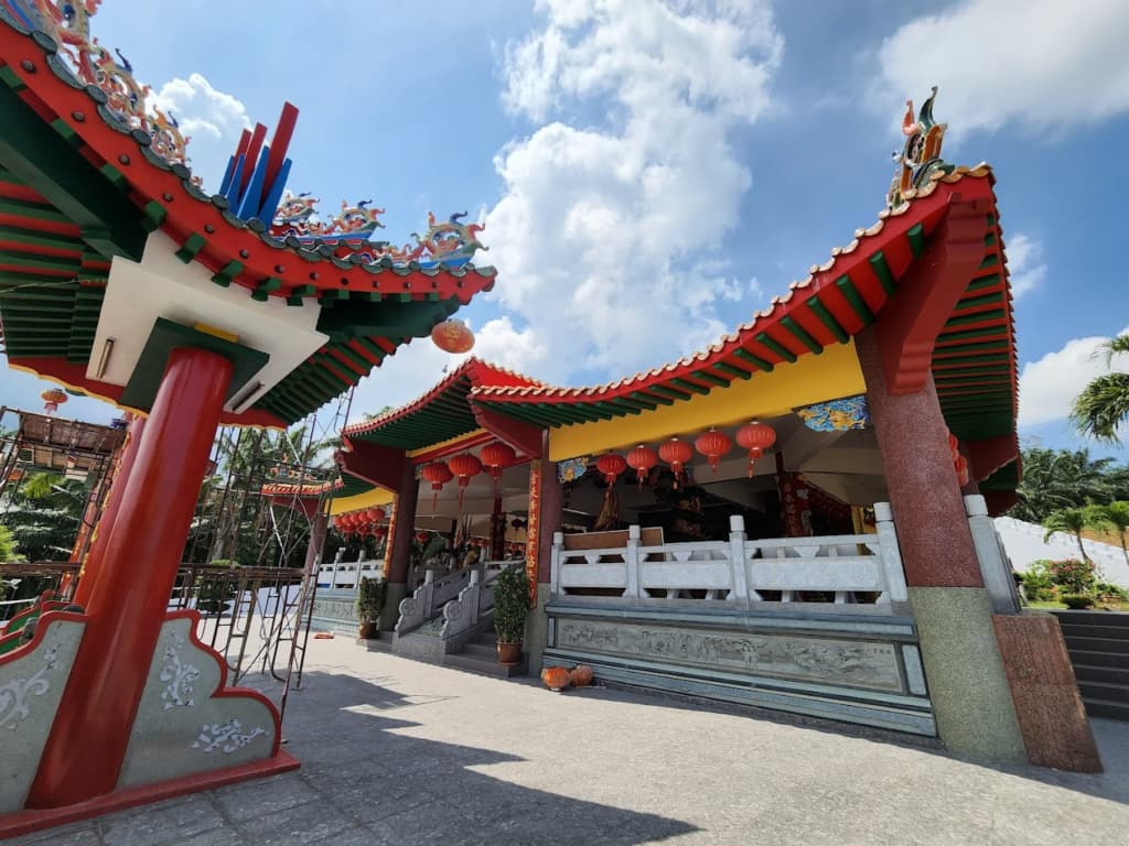10 Places to Visit in Port Dickson 2024 malaysia Wan Loong Chinese Temple